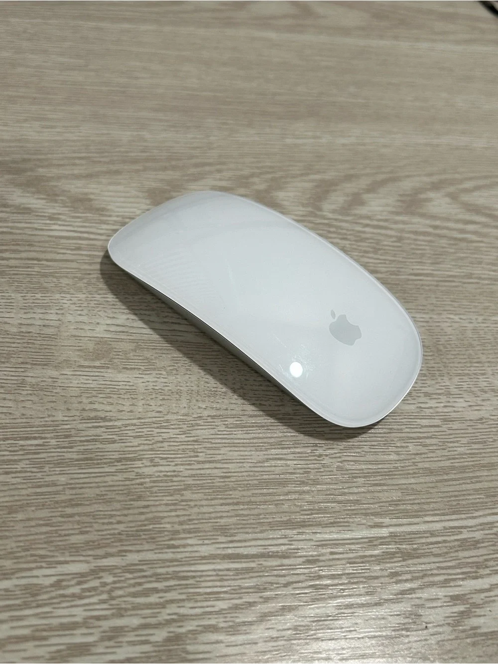 Apple White Wireless Magic Mouse - Multi-Touch Bluetooth Mouse
